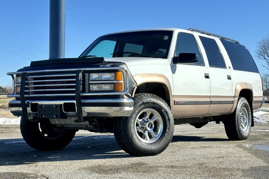 1994 GMC Suburban (GMT400 1992-1999) sold for $19,250