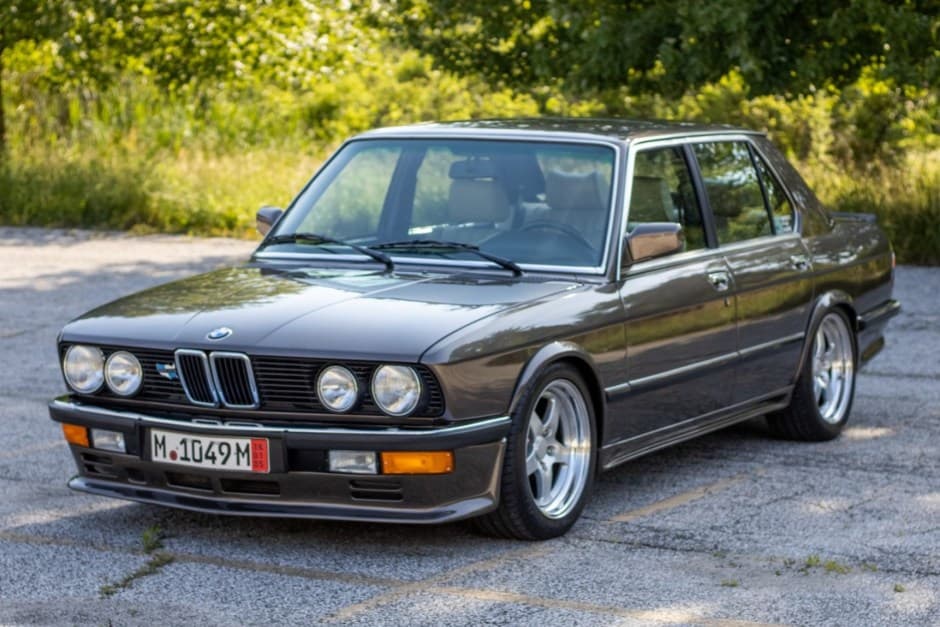 1986 BMW E28 5-Series sold for $35,500