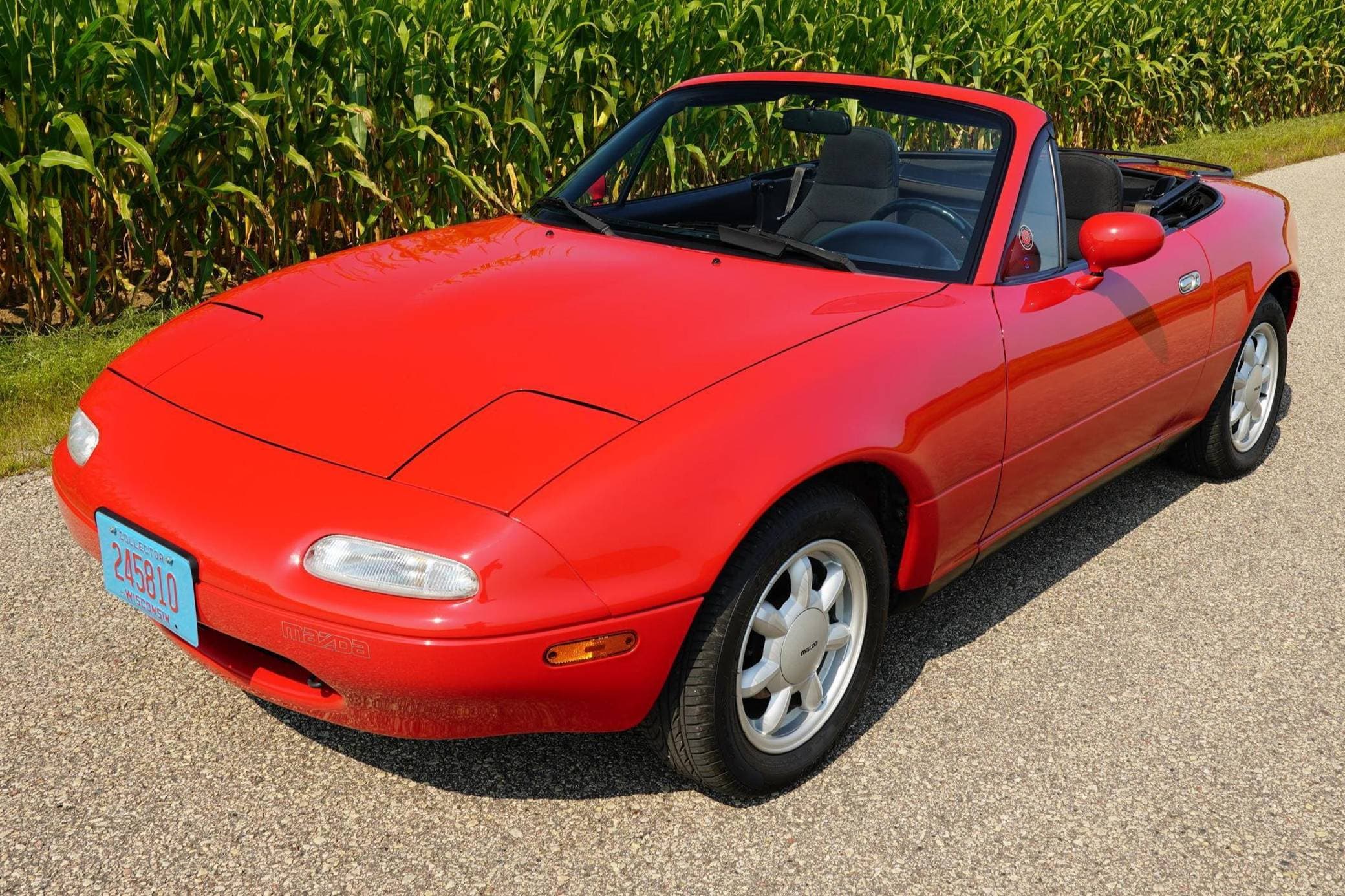 1990 Mazda NA Miata sold for $11,100