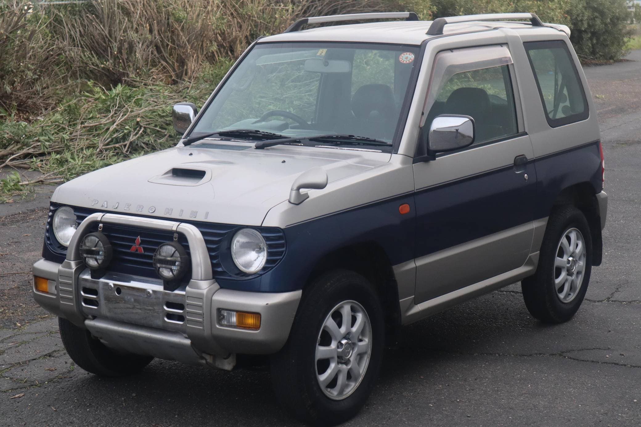 1998 Mitsubishi Pajero Mini sold for $5,377