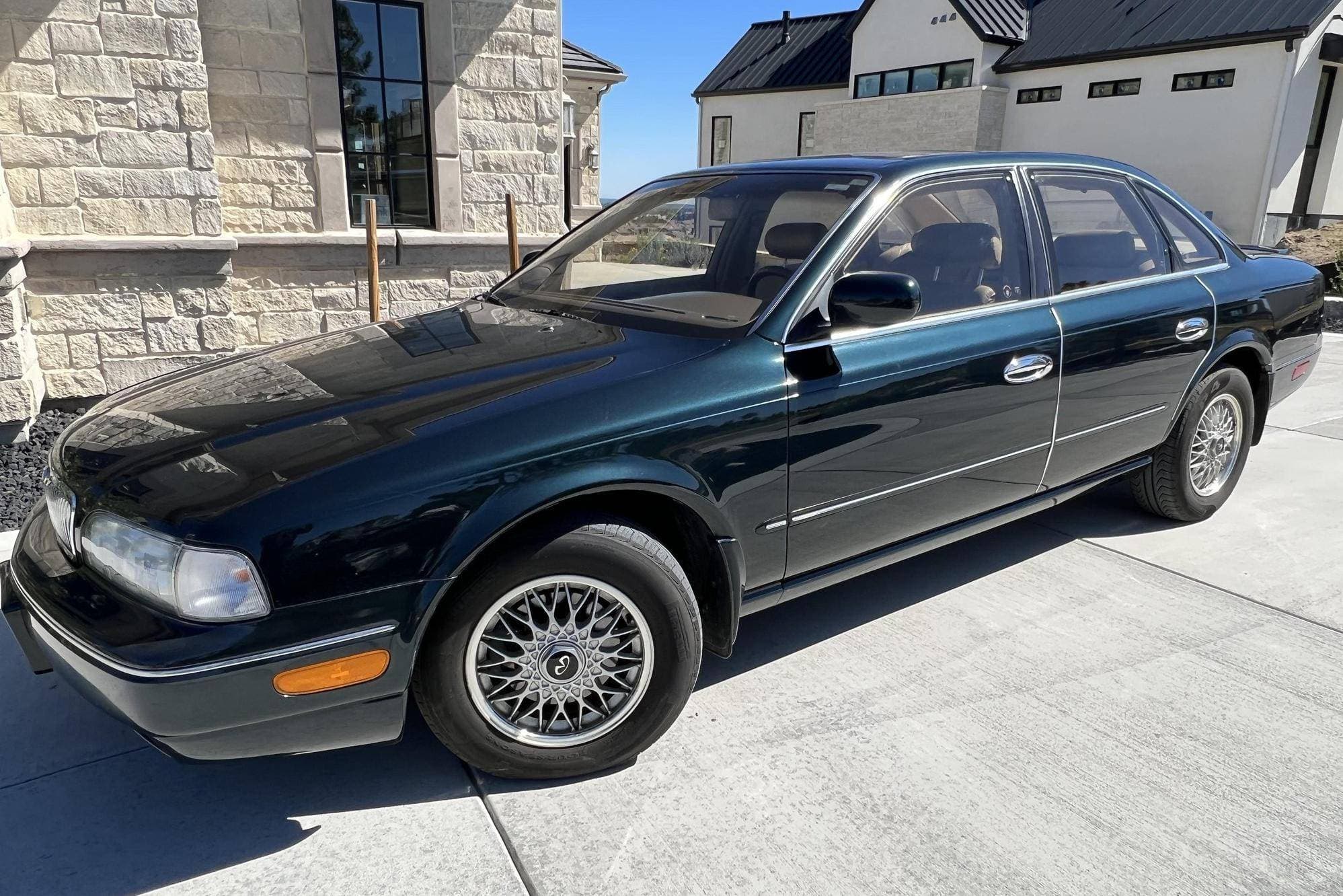 1995 Infiniti Q45 sold for $9,400