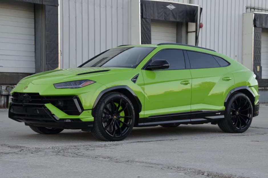 2023 Lamborghini Urus sold for $286,000