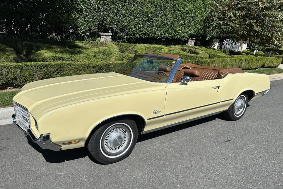 1972 Oldsmobile Cutlass sold for $32,000