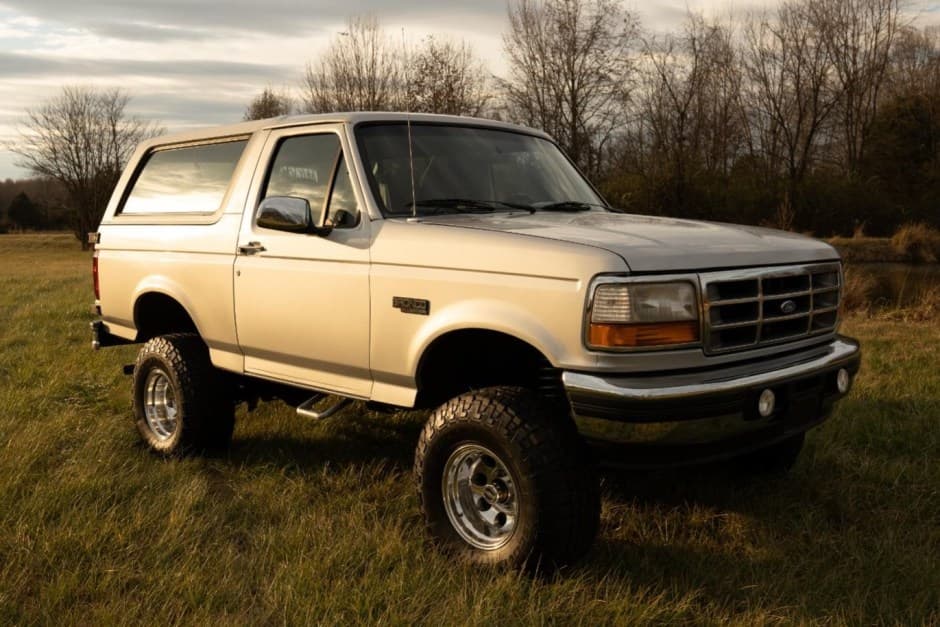 1996 Ford Bronco 4th-5th Generations 1987-1996 sold for $26,000