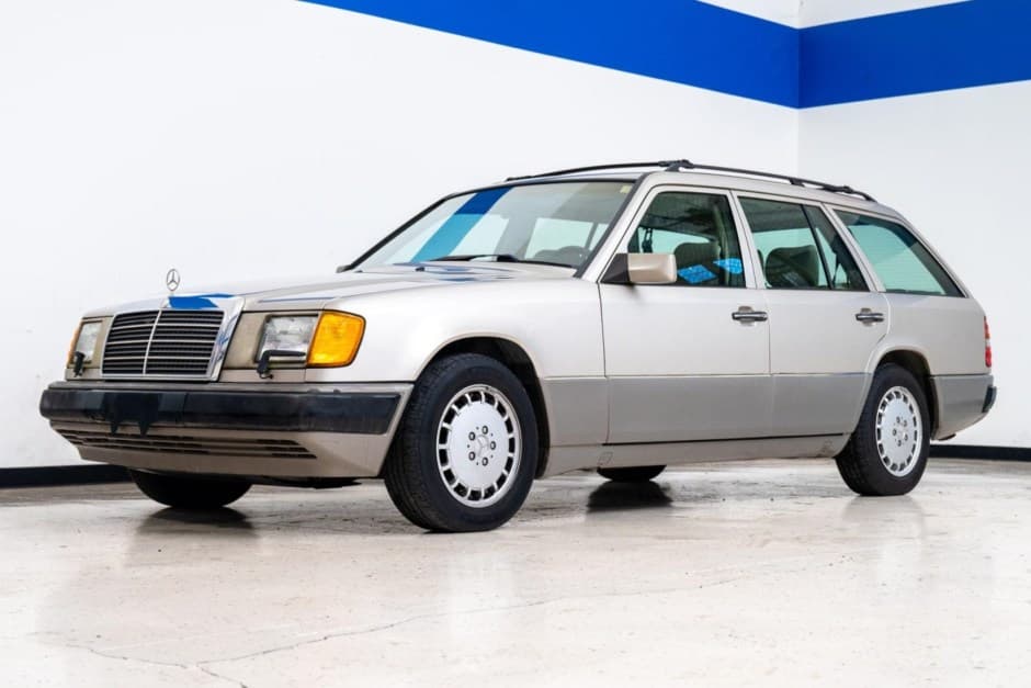 1993 Mercedes-Benz W124 E-Class sold for $7,000