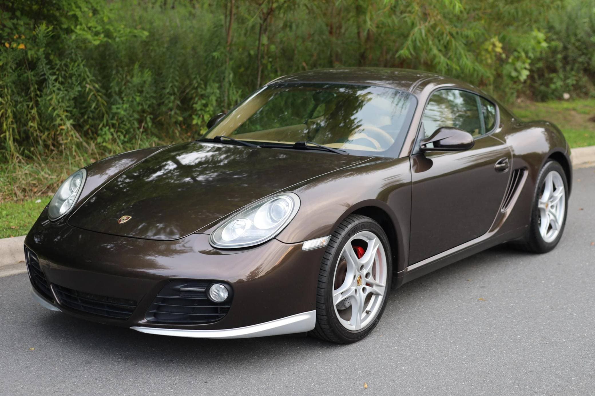 2009 Porsche 987 Cayman sold for $25,253
