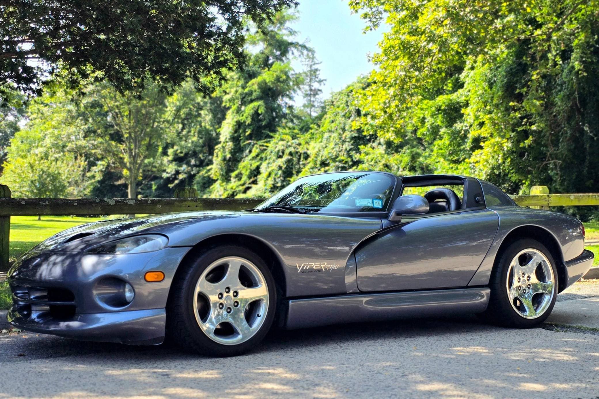 2000 Dodge Viper sold for $40,250