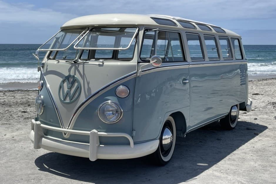 1962 Volkswagen Split-Window Bus sold for $76,000