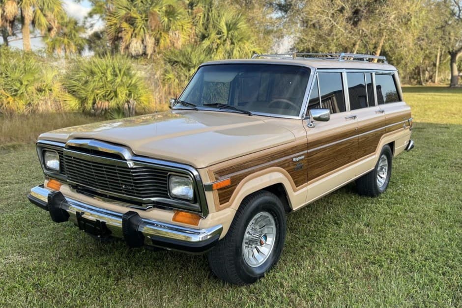 1980 Jeep SJ Grand Wagoneer sold for $18,900