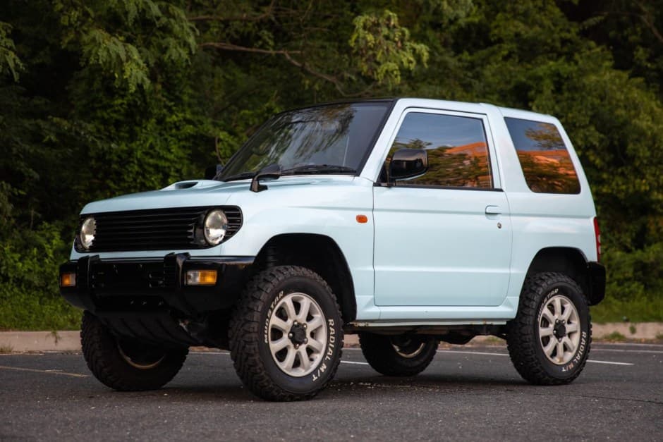 1995 Mitsubishi Pajero & Montero sold for $6,300