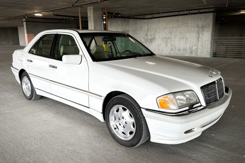 2000 Mercedes-Benz W202 C-Class sold for $3,500