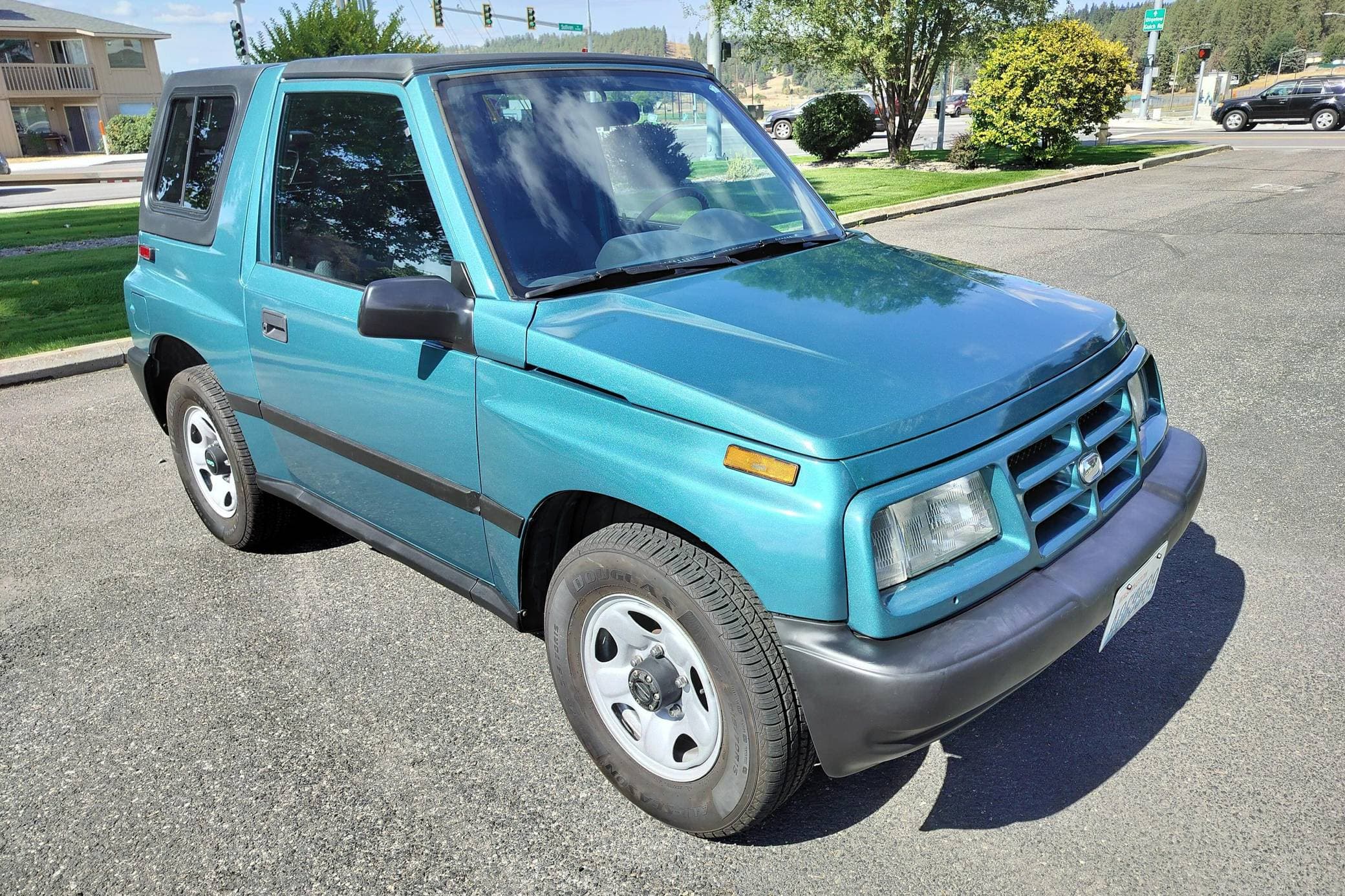 1996 Geo Tracker sold for $7,600