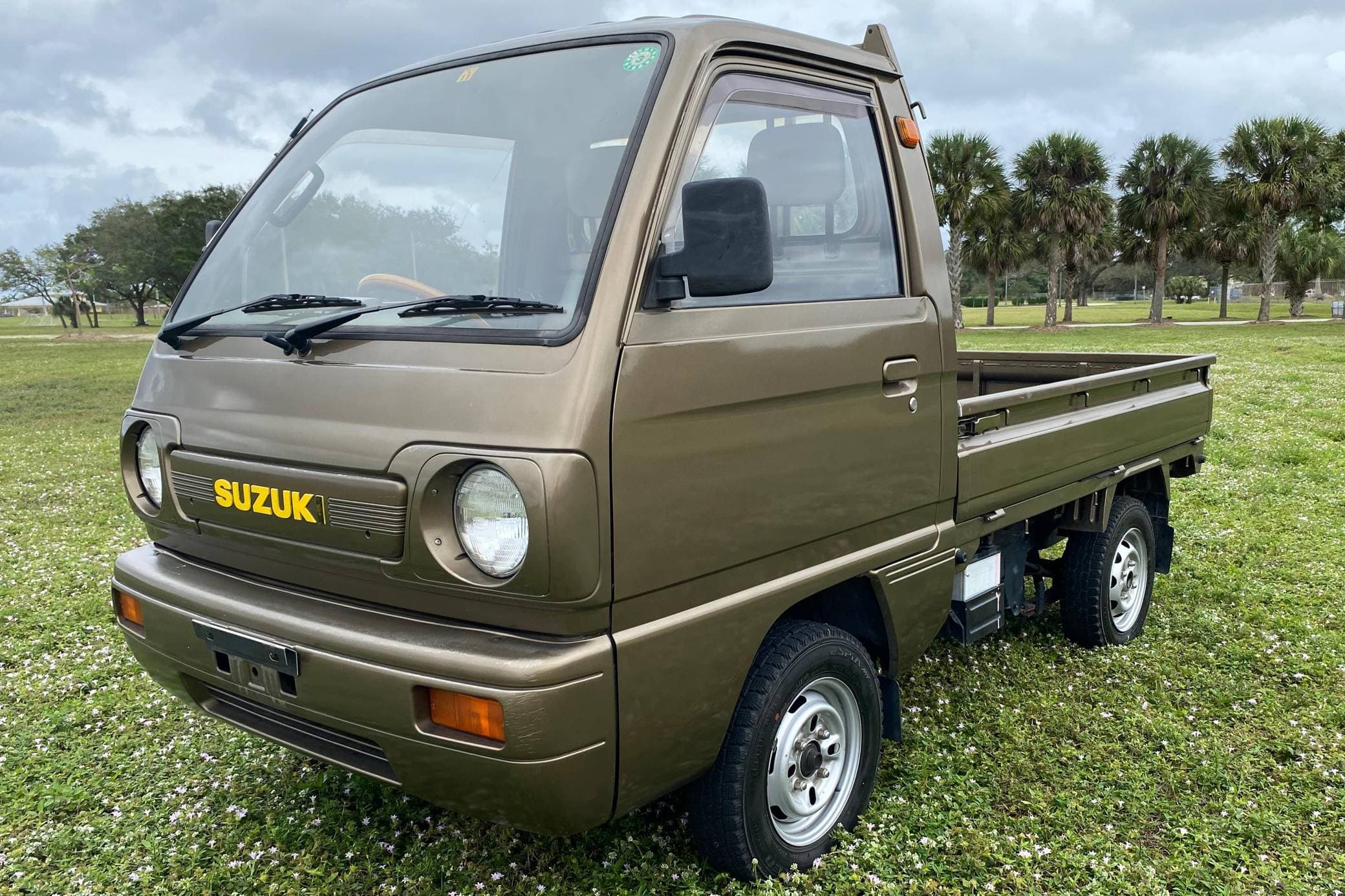 1990 Suzuki Carry Truck sold for $6,467
