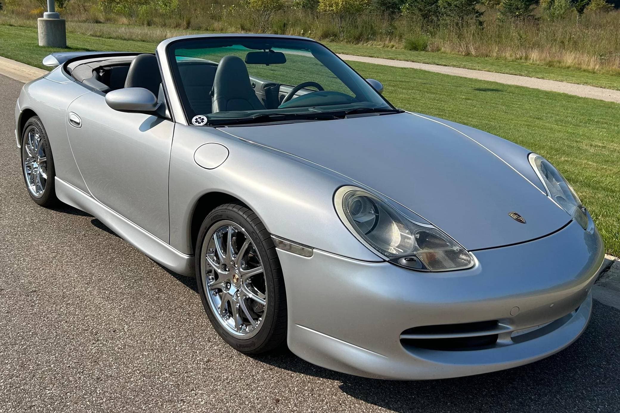 2001 Porsche 996 911 sold for $18,500