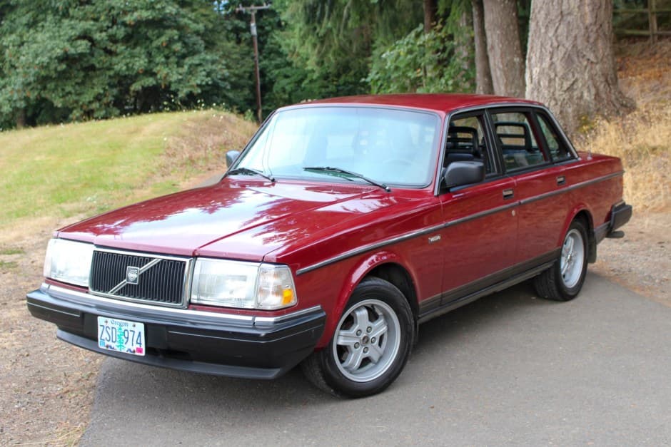 1989 Volvo 240 sold for $3,100