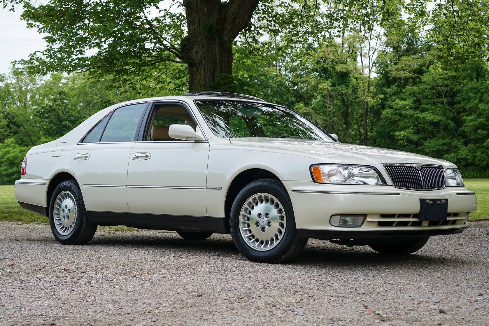 1998 Infiniti Q45 sold for $8,999