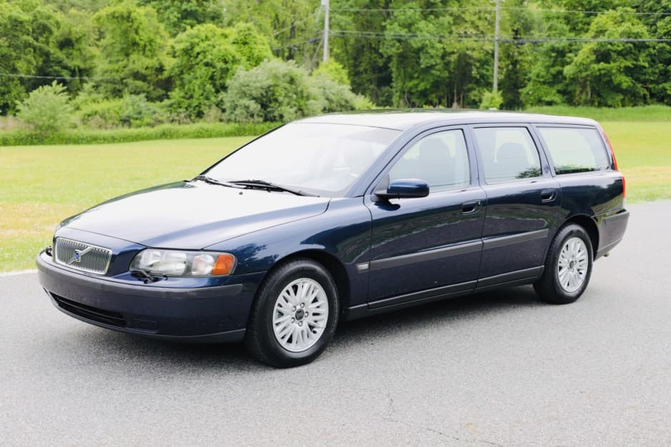 2004 Volvo V70 sold for $7,500