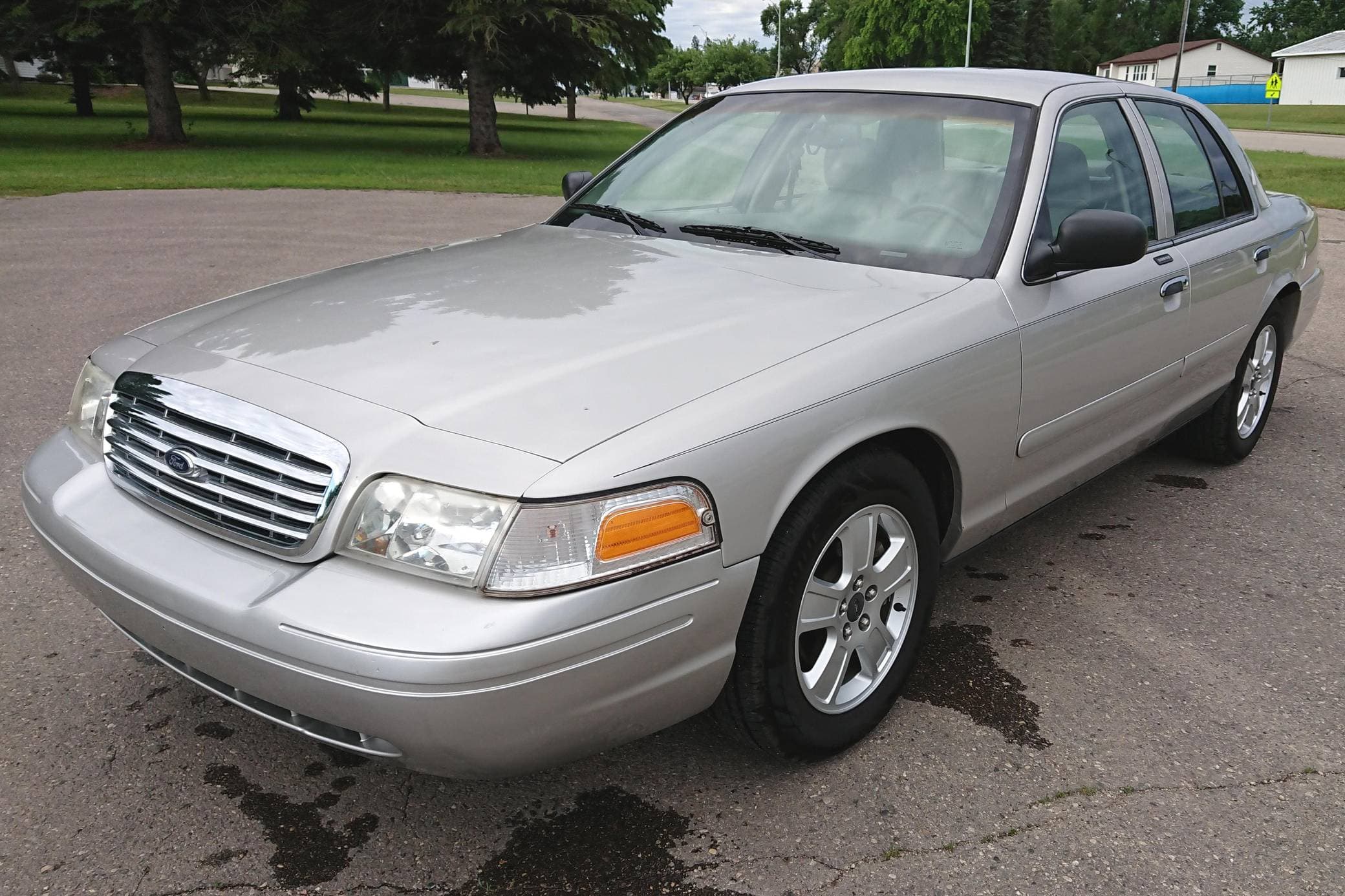 2008 Ford Crown Victoria sold for $9,350