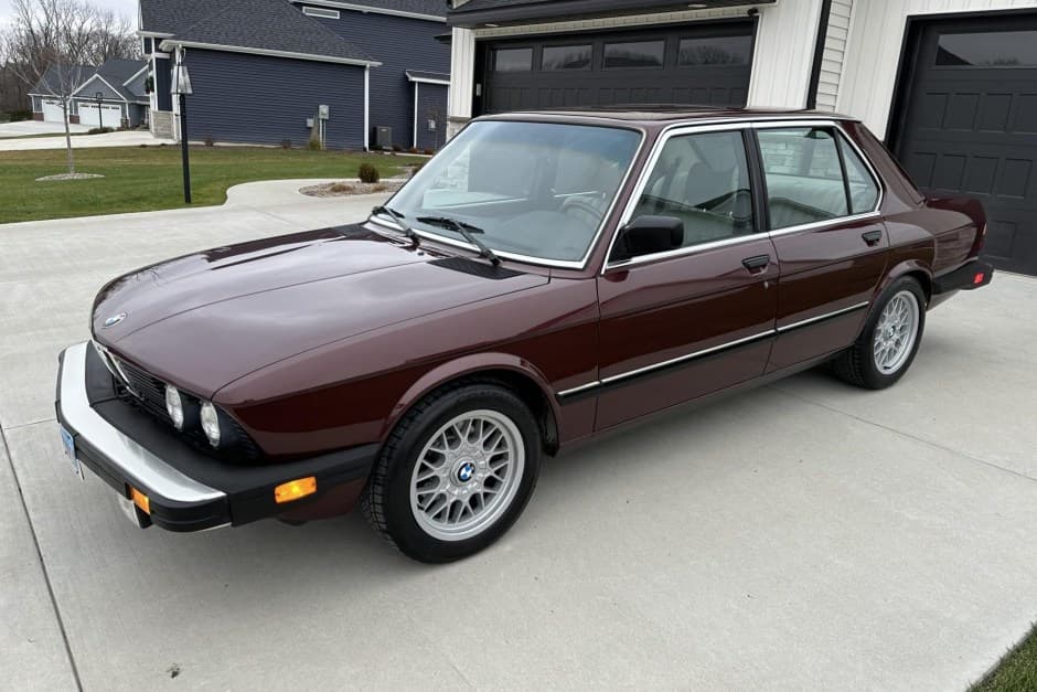 1984 BMW E28 5-Series sold for $15,500