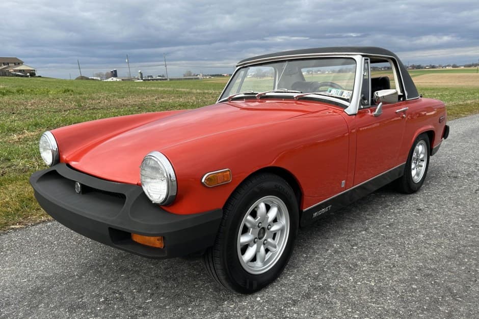 1976 MG Midget sold for $5,300