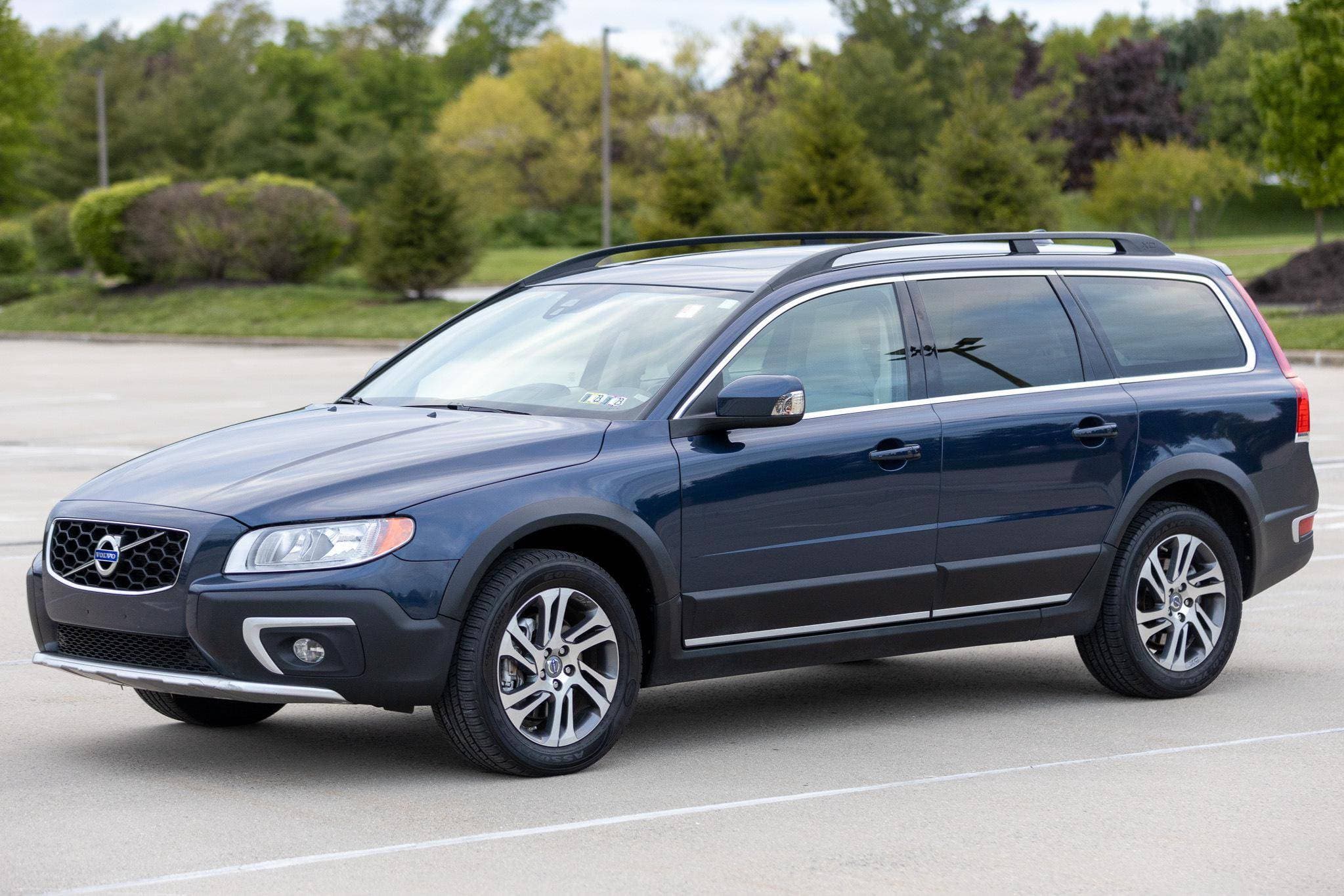 2015 Volvo XC70 sold for $17,500