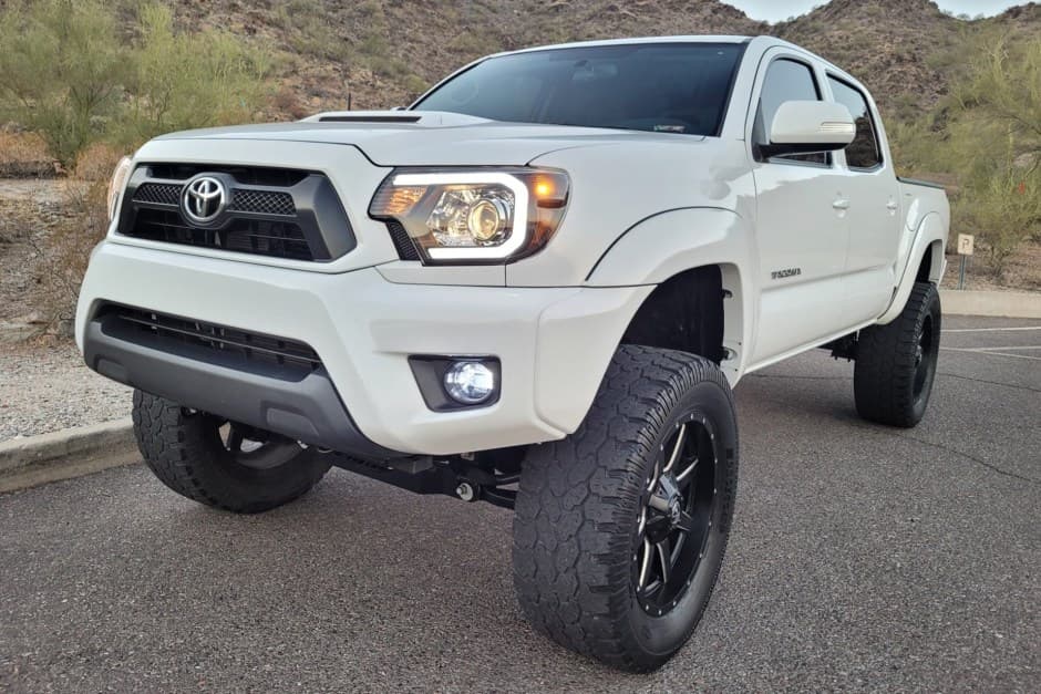 2014 Toyota Tacoma (N2X0 2005-2015) sold for $32,000