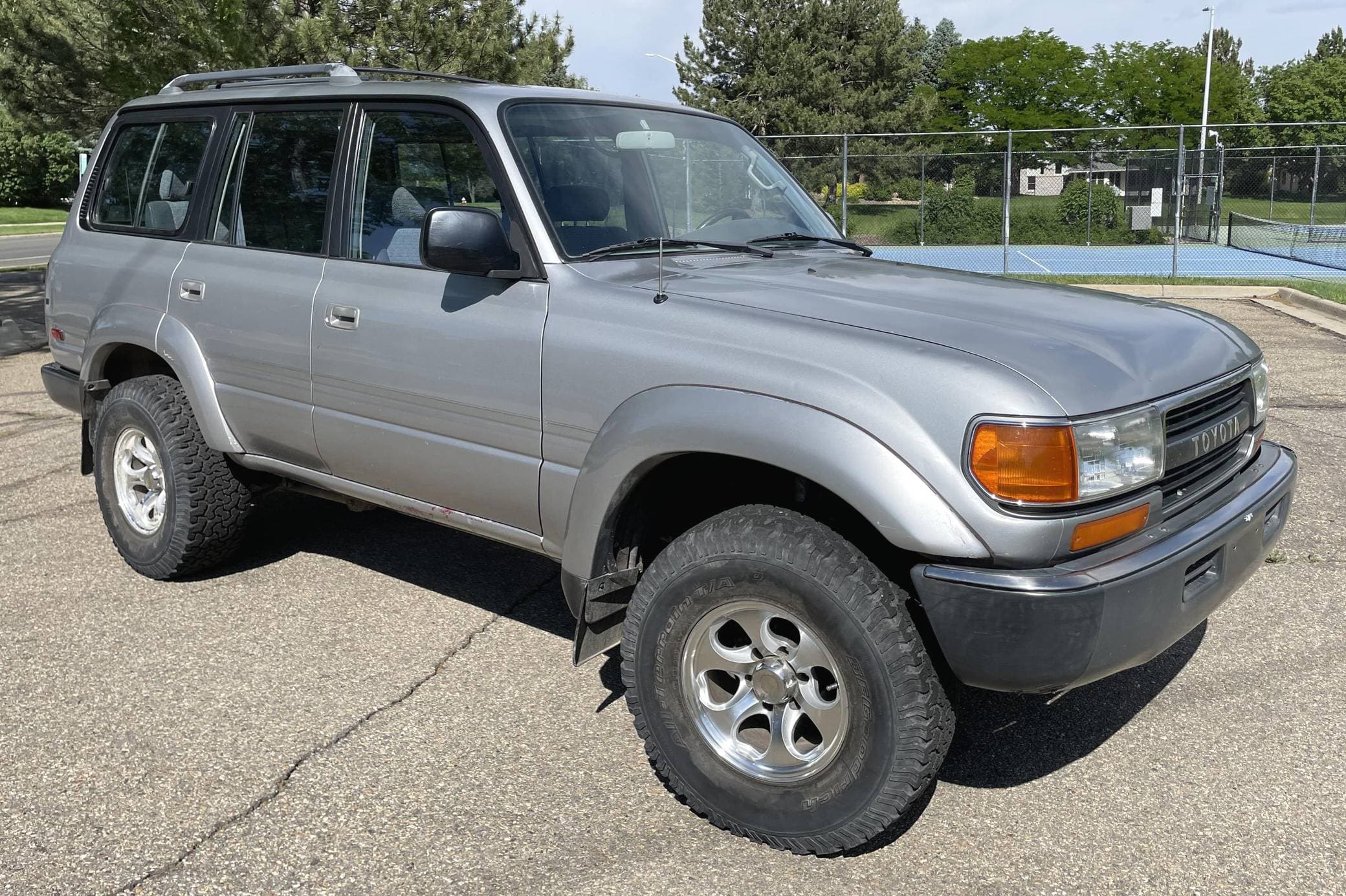 1992 Toyota Land Cruiser sold for $6,400