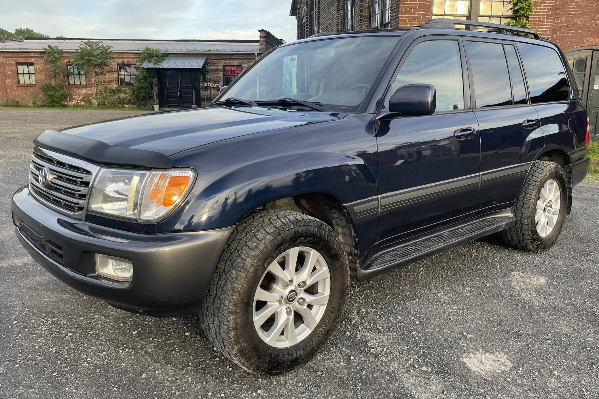 2005 Toyota Land Cruiser sold for $18,500