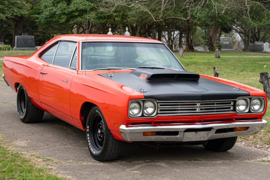 1969 Plymouth Road Runner sold for $60,500