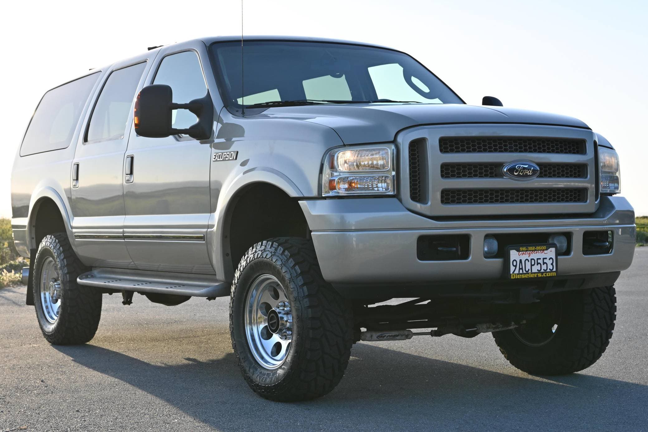2005 Ford Excursion sold for $32,000