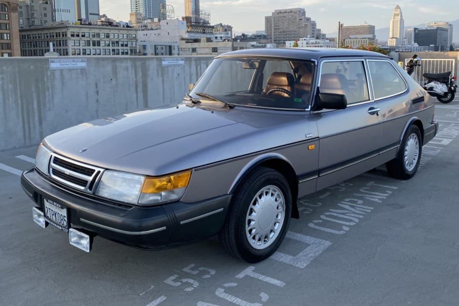 1990 Saab 900 sold for $8,630