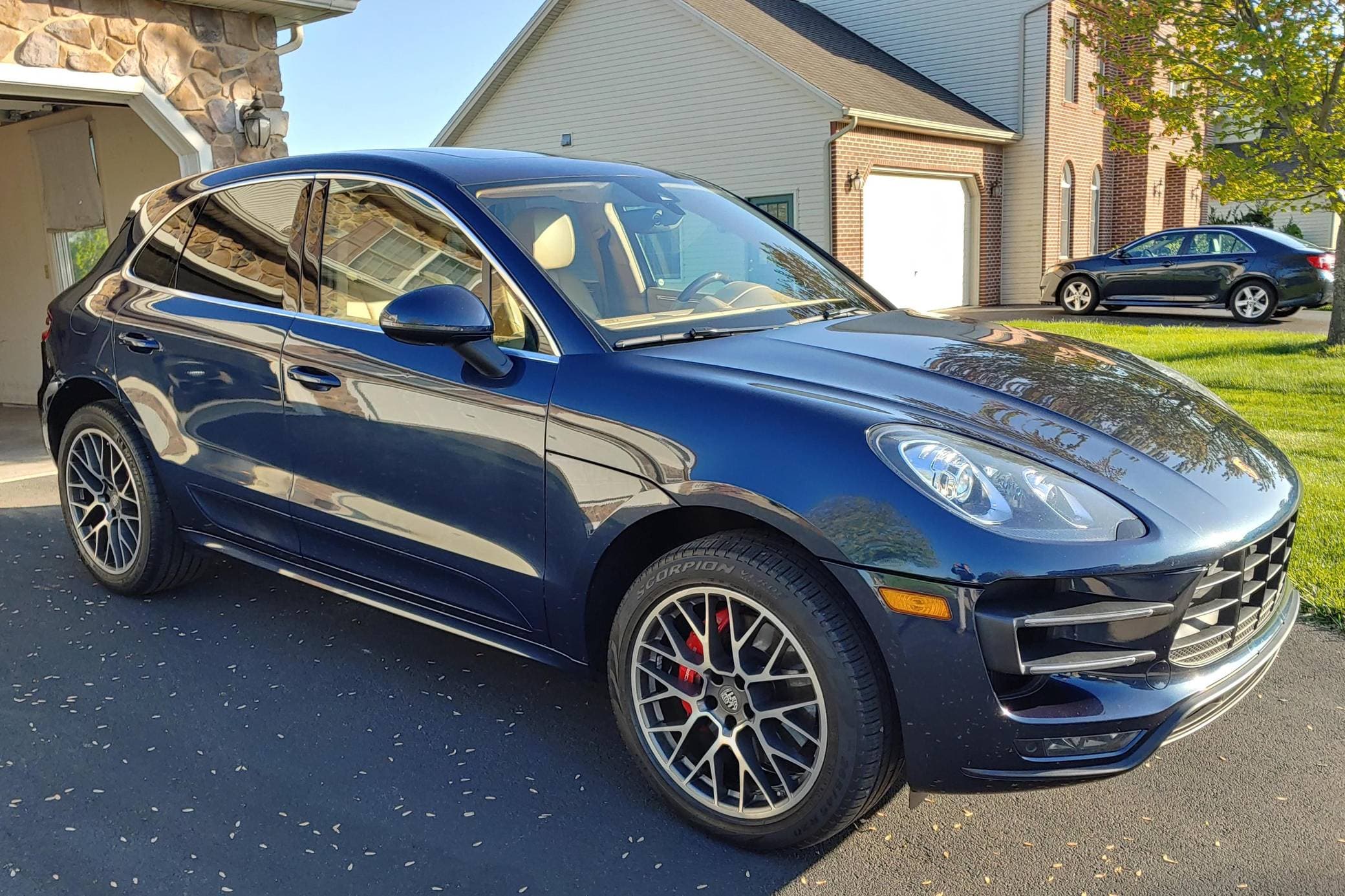 2016 Porsche Macan sold for $37,000
