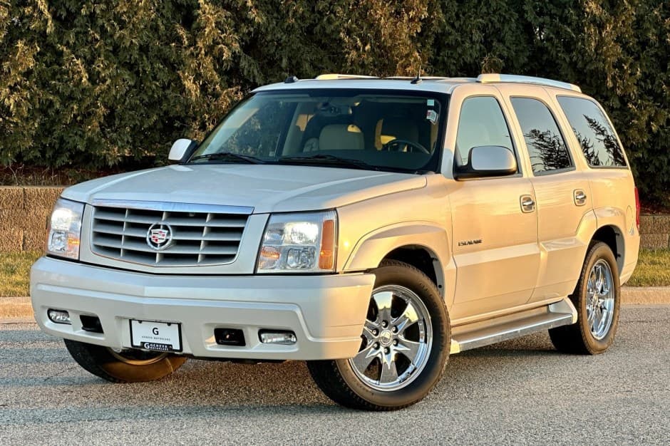 2005 Cadillac Escalade & EXT GMT800 (2002-2006) sold for $15,000