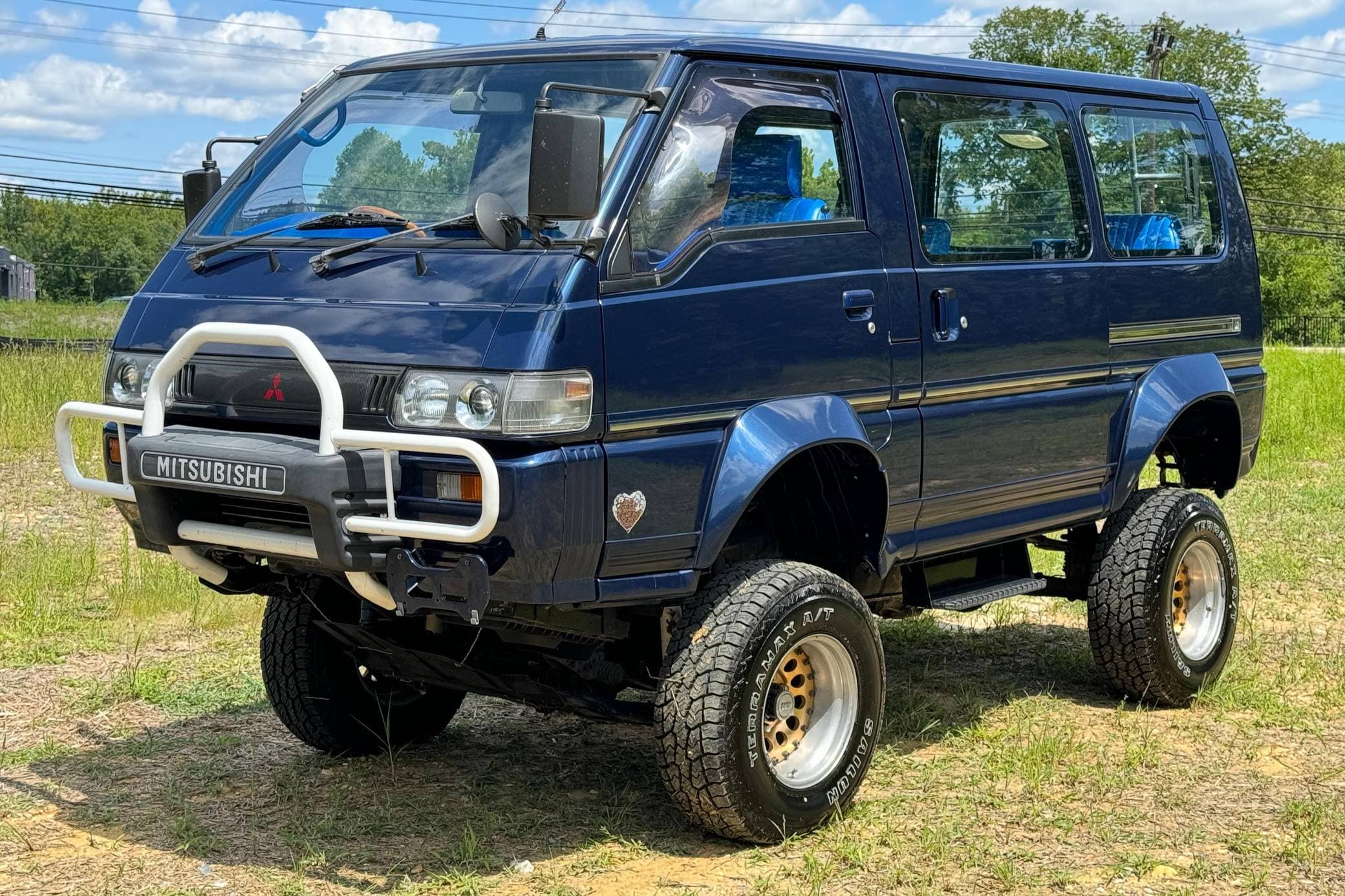 1992 Mitsubishi Delica sold for $10,600