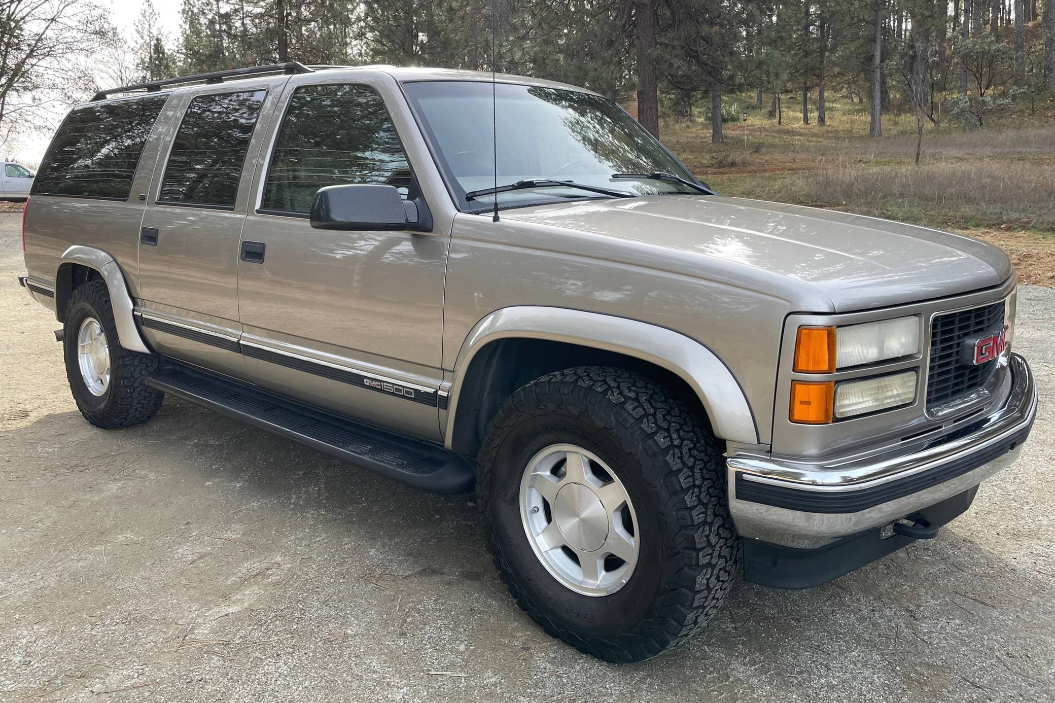 1999 GMC Suburban sold for $6,600