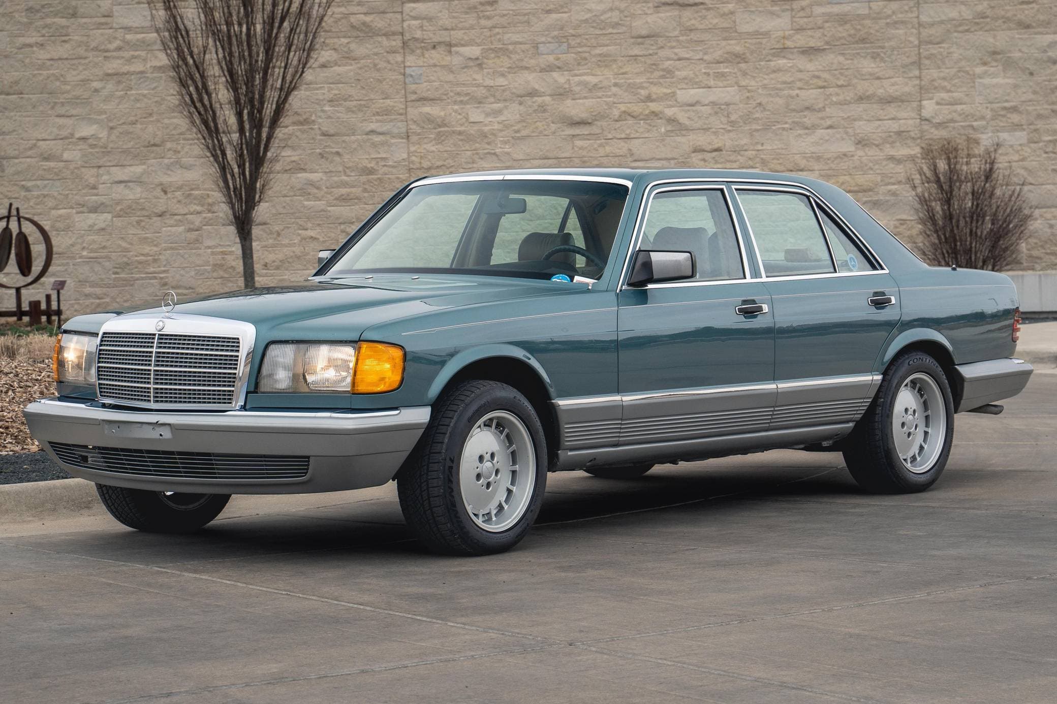 1984 Mercedes-Benz S-Class sold for $15,251