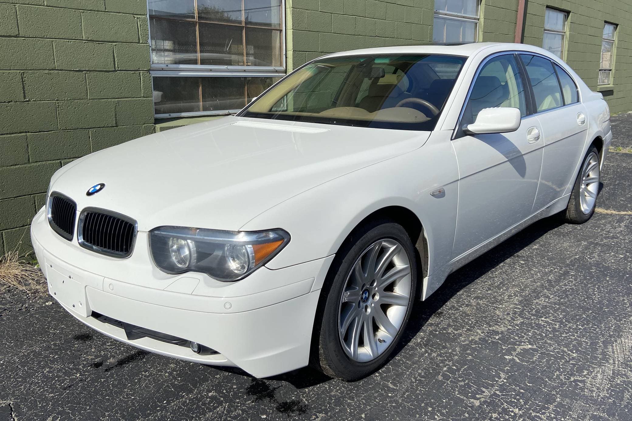 2003 BMW 7 Series sold for $7,700