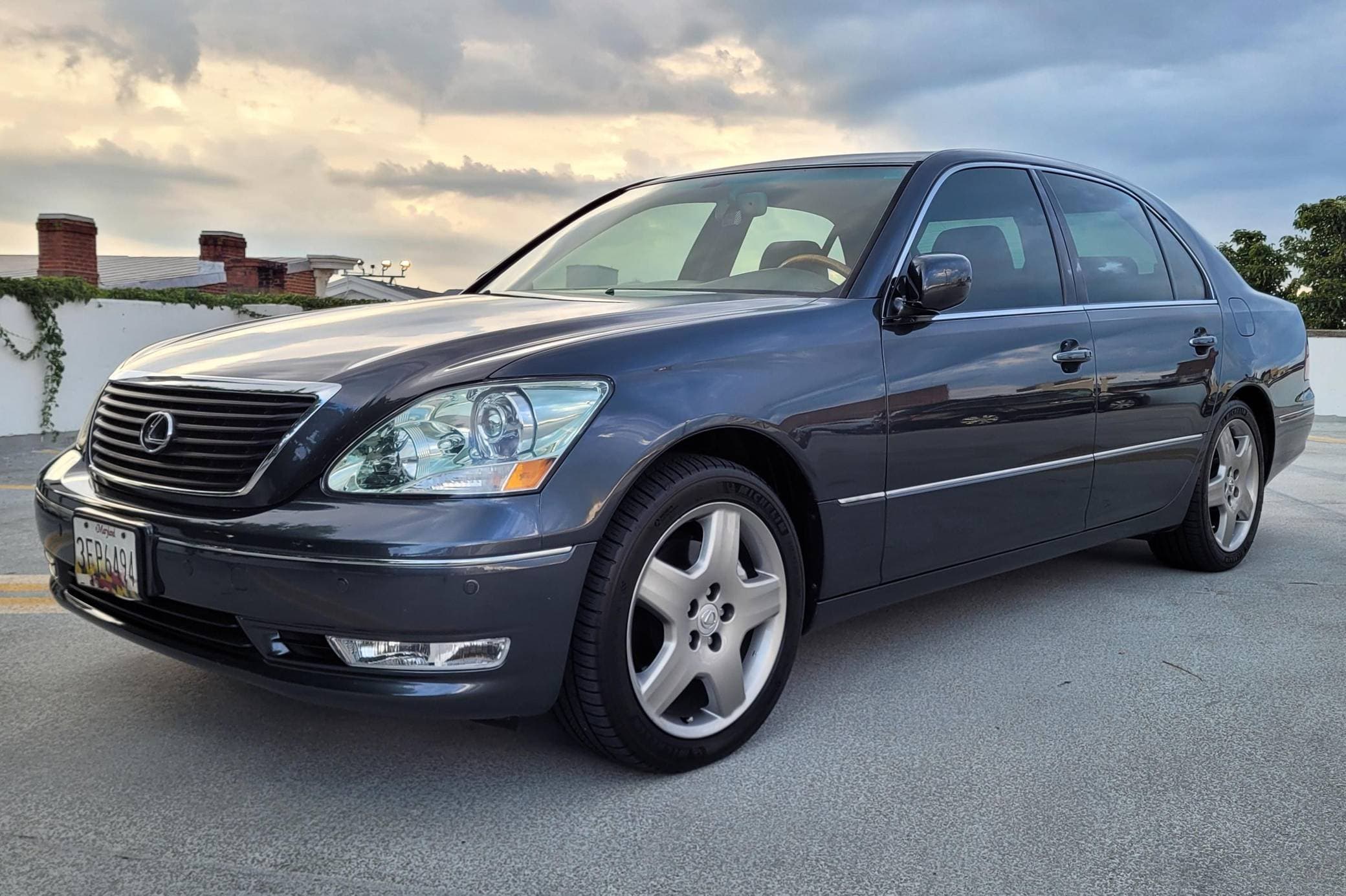 2005 Lexus LS sold for $20,750