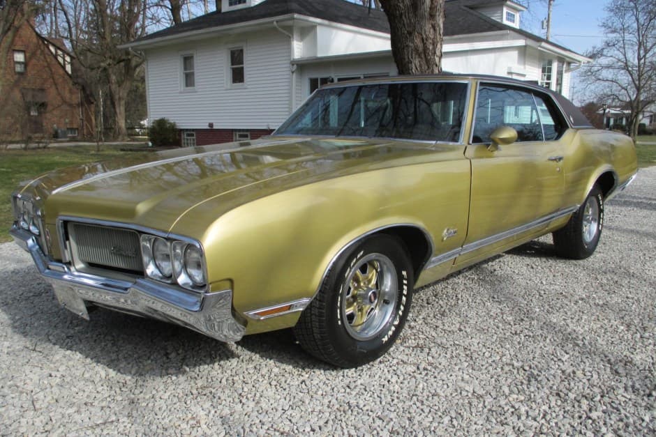 1970 Oldsmobile Cutlass sold for $16,750