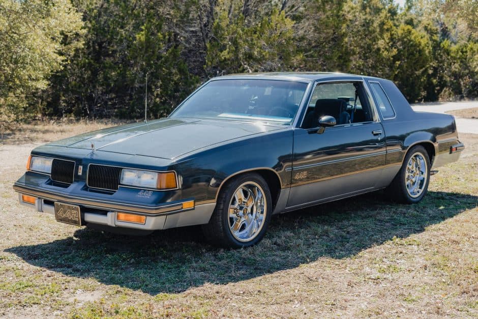 1987 Oldsmobile 442 sold for $27,350