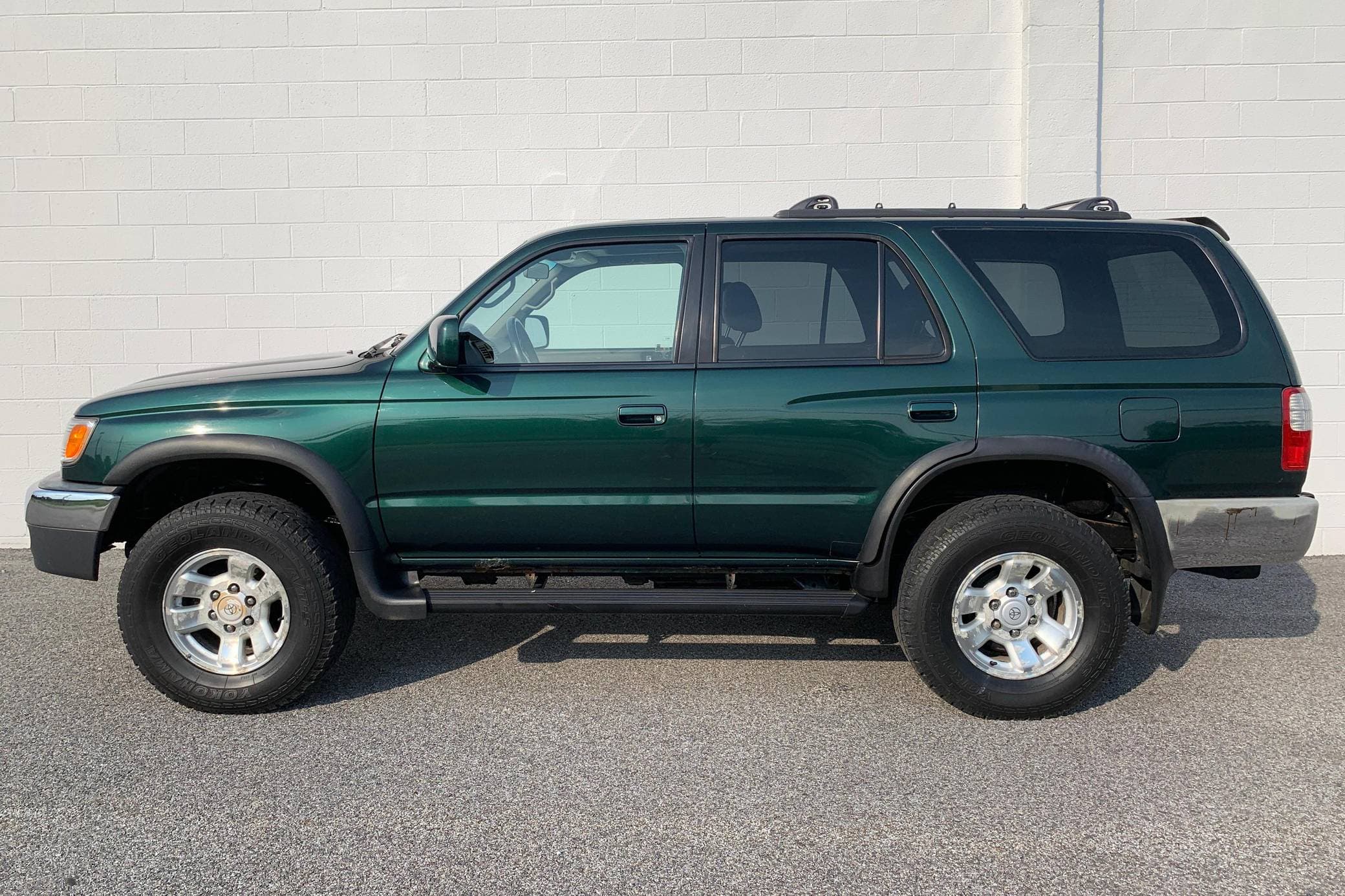 1999 Toyota 4Runner sold for $12,601