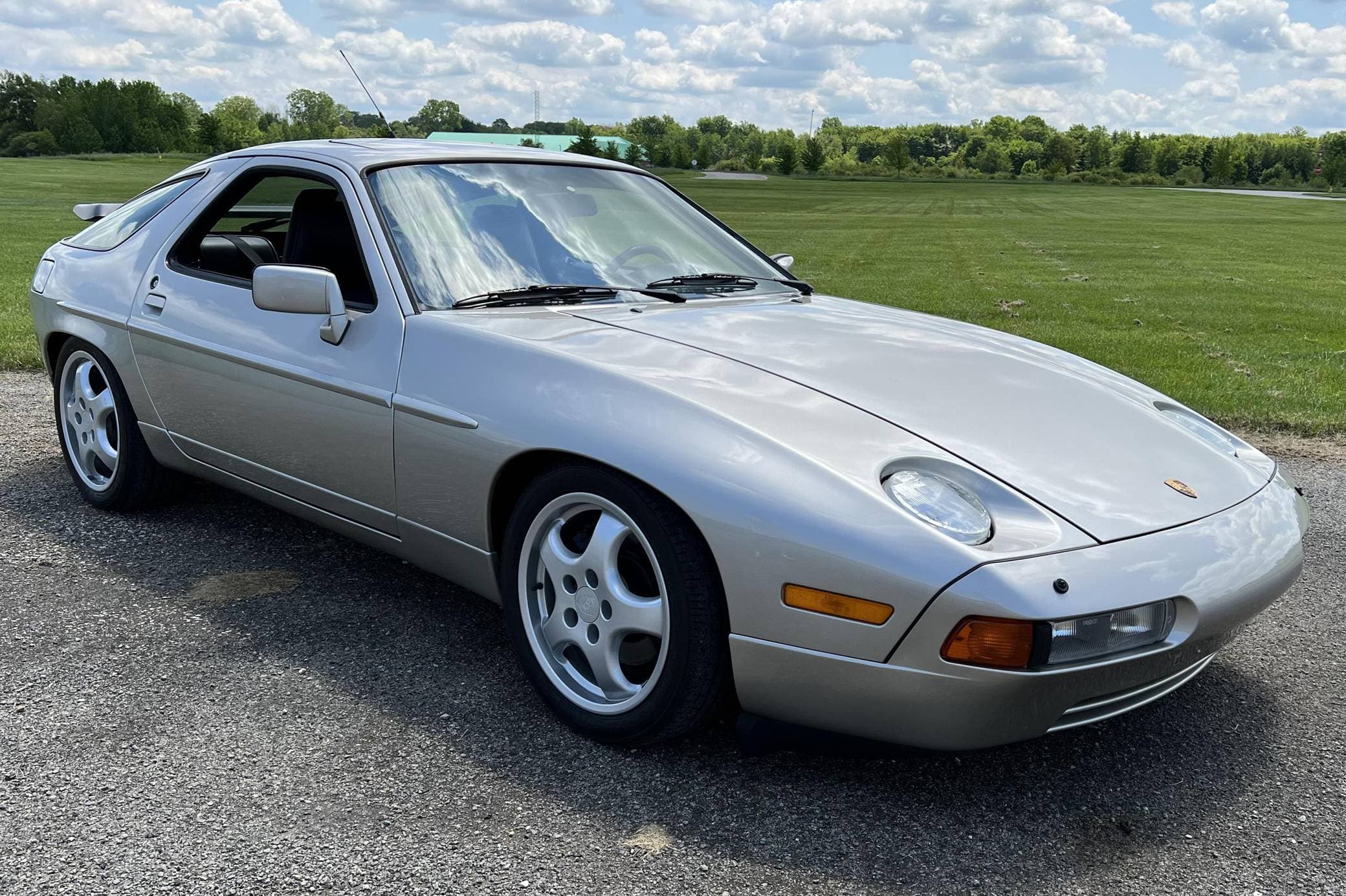 1989 Porsche 928 sold for $35,928