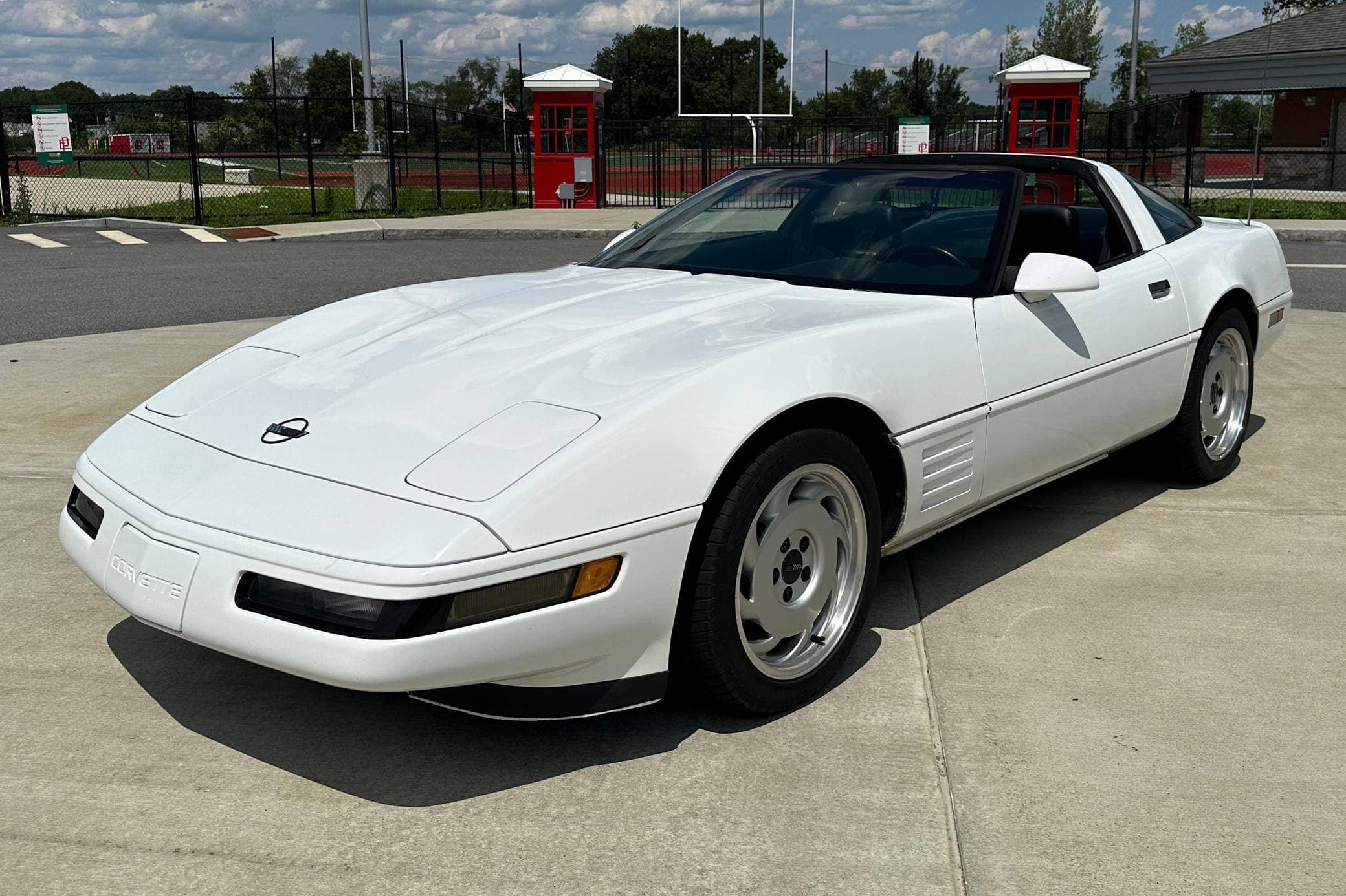 1992 Chevrolet C4 Corvette sold for $7,600