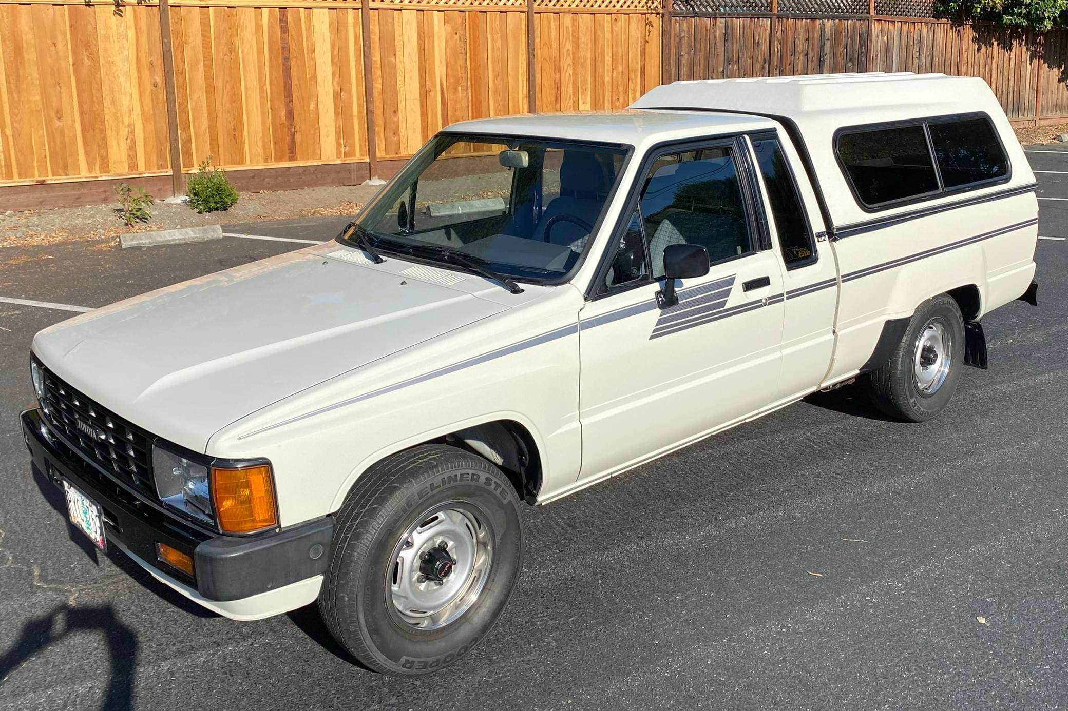 1986 Toyota Pickup sold for $6,555