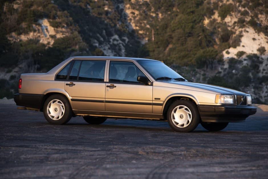 1995 Volvo 900-Series sold for $5,100