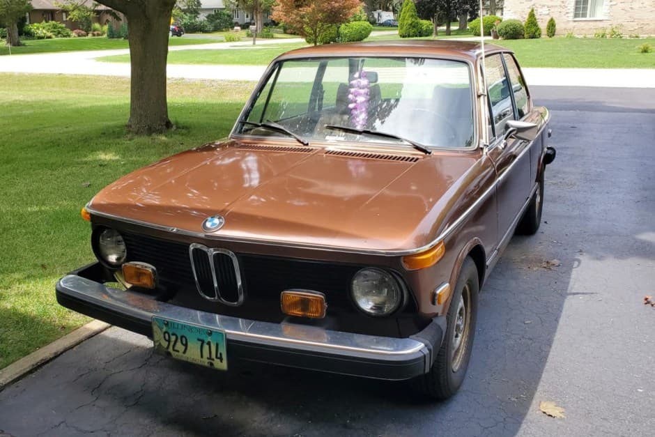1975 BMW 2002 sold for $5,777