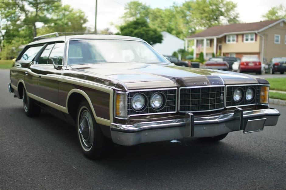 1973 Ford Country Squire sold for $10,250