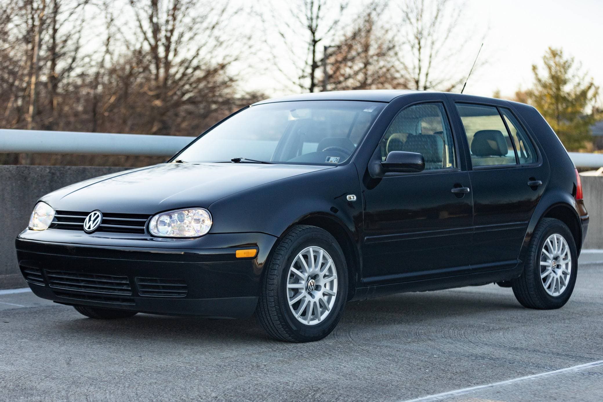 2005 Volkswagen Golf sold for $9,000