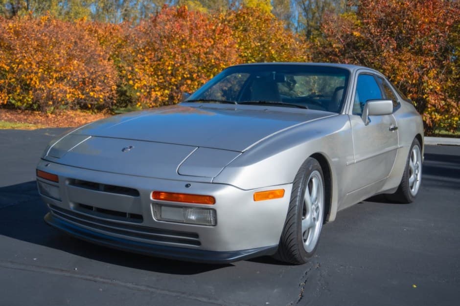 1986 Porsche 944 Turbo sold for $21,600