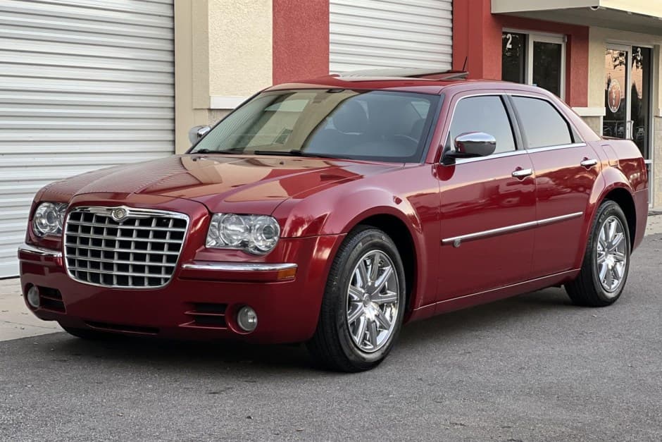 2008 Chrysler 300 (2005-2023) sold for $11,250